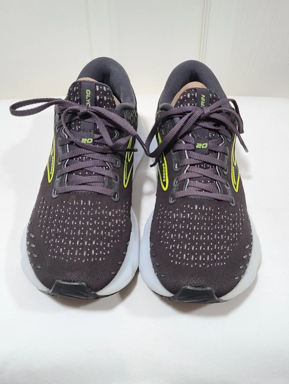 Brooks Glycerin 20 Women's Black Running Shoes with Neon Yellow Accent Size 7